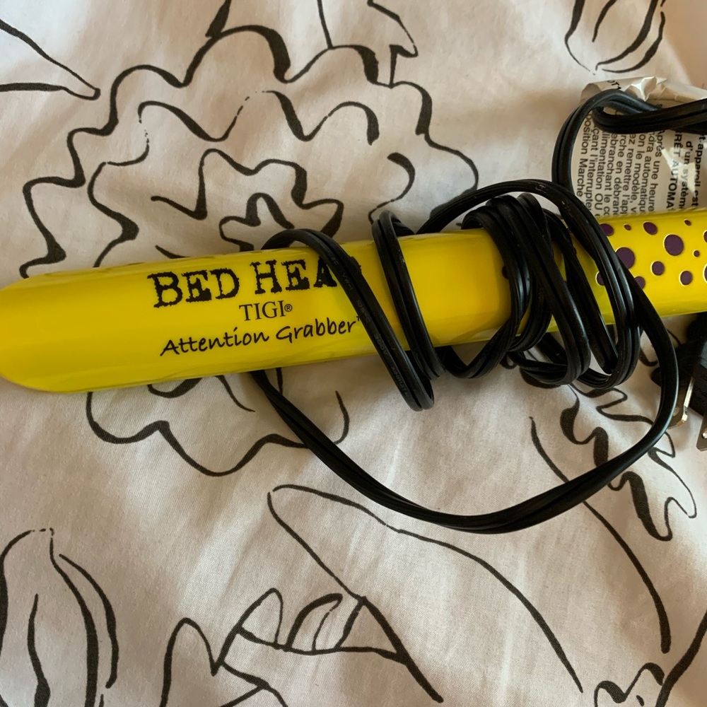 Bed head attention grabber hair straightener